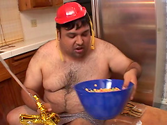 Chubby guy eating while fucking a sexy brunette in his kitchen