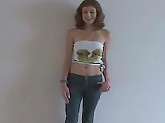 Teenage slut in jeans strips down and show her nice tits