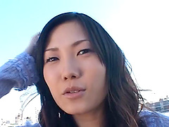 Hot wife Yui Komine spreads her legs to be fingered in public