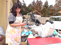 Chubby Japanese Yukari Orihara pleasures her pussy in outdoors