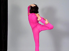 Violeta Laczkowa starts her practice in pink outfit and finishes nude