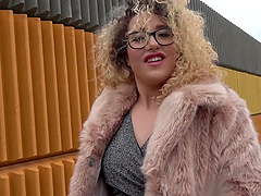 Curly hair blonde Alma Del Rey agrees to have sex with a stranger