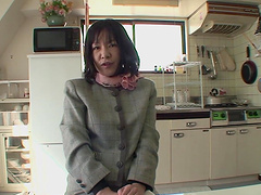 Creampie ending after amateur fucking with Asian MILF Makiko Nakane