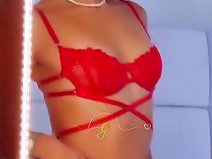 Solo show: latina babe in thong and lingerie