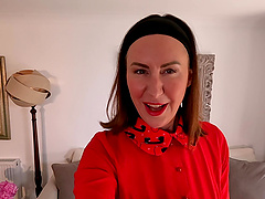 British milf Lara Latex shows off her sexy stockings